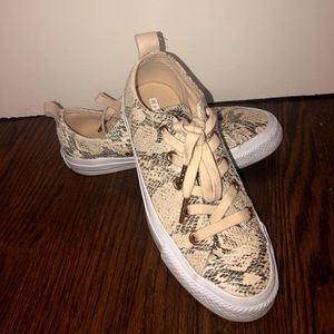Snakeskin converse